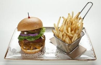 Chicken Sandwoich at Della’s Kitchen