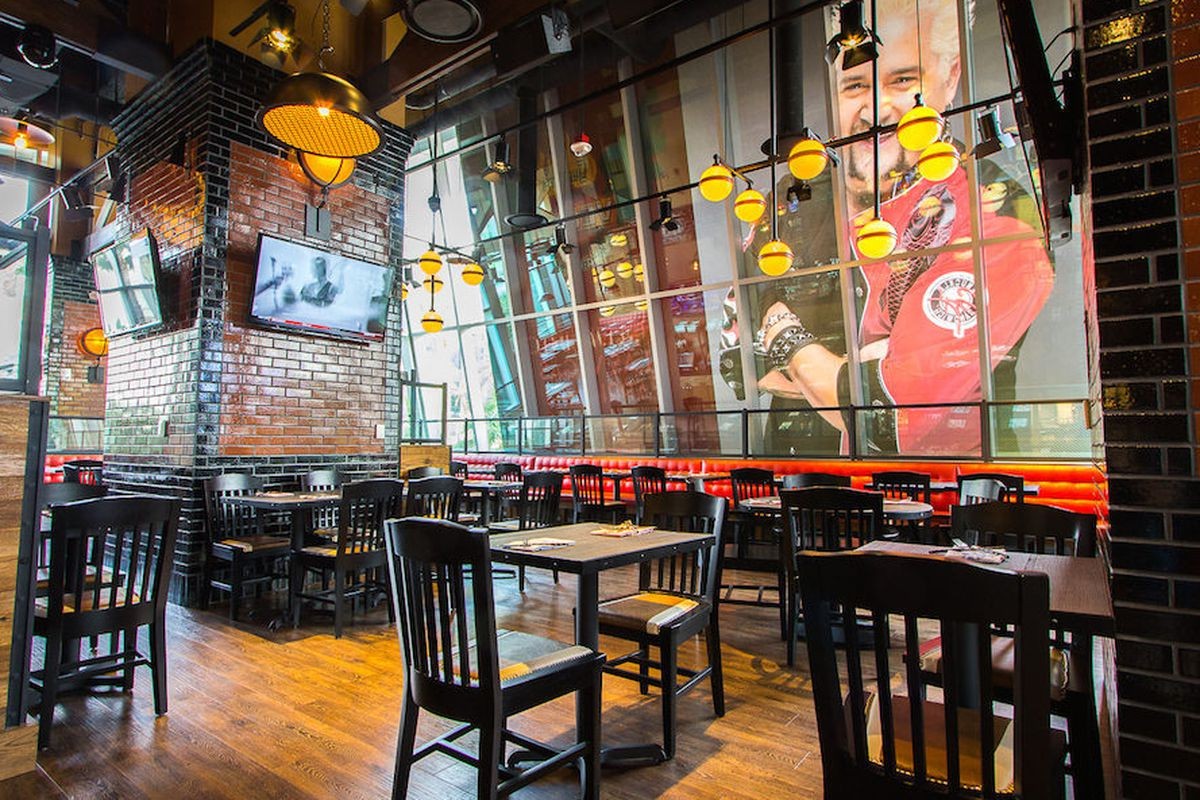 Guy Fieri’s Tailgate Kitchen and Bar