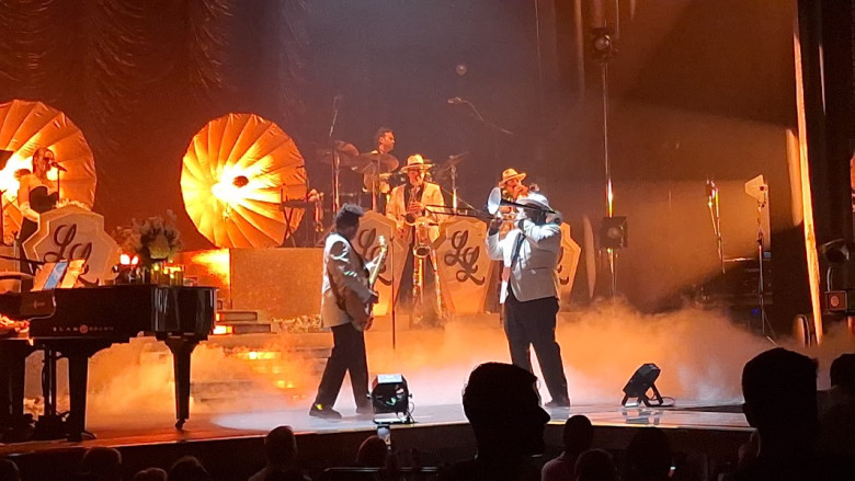 'LEONA LEWIS - A Starry Night' at VOLTAIRE