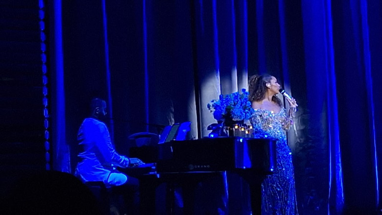 'LEONA LEWIS - A Starry Night' at VOLTAIRE