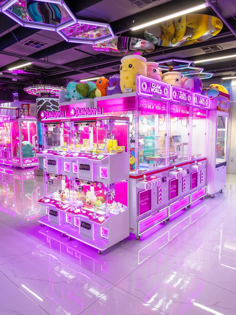 Claw World Chinatown Opens in Vegas Spring Mountain Corridor