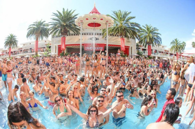 7 BEST Pools in Las Vegas