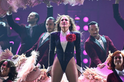 Jennifer Lopez Welcomes 2026 With New Las Vegas Residency at Caesars Palace