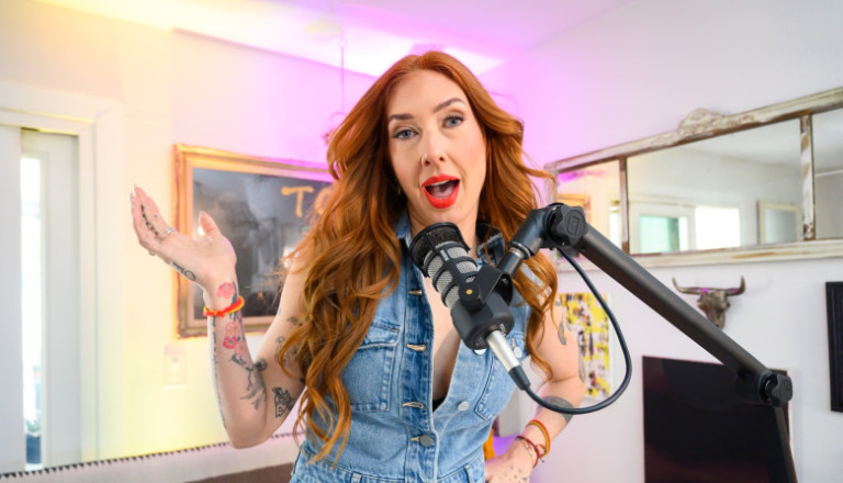 Vegas Podcast Reaches Global Top 1% with Lesley Logan